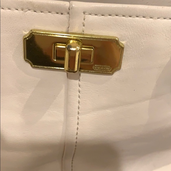 Coach soft leather pocketbook cream gold hardware - Picture 3 of 3